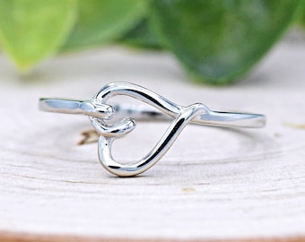 Anillo minimalista de corazón lateral en plata de ley, anillo de corazón abierto, anillo de promesa de corazón, anillo de corazón simple y delicado de plata para niñas y mujeres.