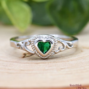 4mm Emerald Heart Cubic Zirconia Bezel Set Filigree Sterling Silver Ring, Simulated April Birthstone Green CZ Ring Gift Girls Womens