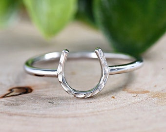 Anillo de herradura martillado, anillo de herradura de la suerte de plata de ley 925, anillo de herradura pequeño, minimalista, delicado y de buena suerte, anillo de plata