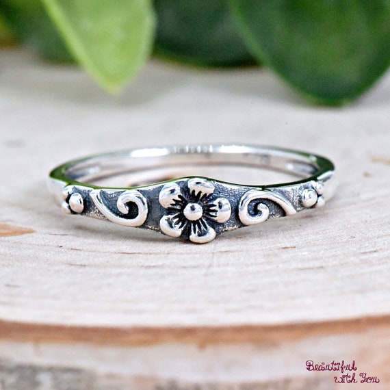 Sterling Silver Wildflower Ring, Five Petals Flower Filigree Ring, Vintage Style Ring, Oxidized Silver Ring, Women's Silver Ring