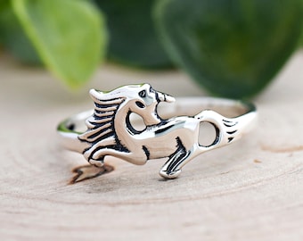 Unicorn Ring 925 Sterling Silver, Minimalist Unicorn Jewelry, Vintage Style Animal Ring, Mystical Fantasy Ring, Gift for Her