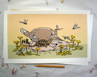 Gechillt – ist eine sieben Farbige Siebdruckgrafik, Sumpf Schildkröte Libelle Wasserpflanze, Must-have Kunstdruck