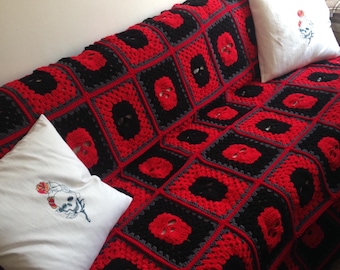 Patrón de manta de crochet cuadrada de abuela con calavera (Descargar PDF)