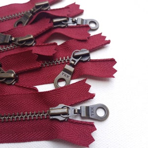 YKK Cranberry (520) RED Antike Messing Donut Metall Reißverschluss 10 cm 13 cm 15 cm 18 cm 20 cm 23 cm 25 cm 28 cm 30 cm 36 cm 41 cm 46 cm 4 "bis 18"