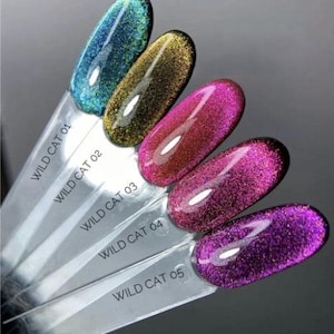 Saga Wild Cat Holo Magnetic Gel Polish Holographic Rainbow Flakes Nail Art 9 ml