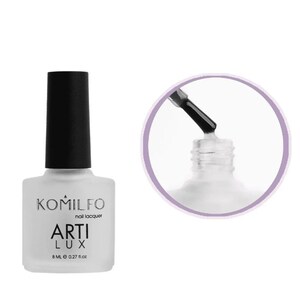 Peut inclure: Un flacon en verre transparent de vernis à ongles Komilfo Arti Lux avec un bouchon noir et un applicateur en brosse. Le flacon est étiqueté avec le nom de la marque et le nom du produit. Le flacon contient 8 ml ou 0,27 fl oz de vernis à ongles.