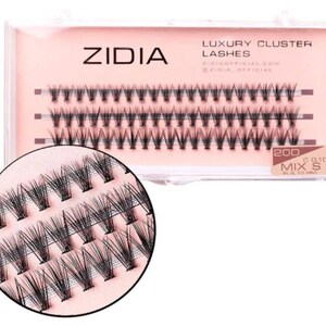 Könnte beinhalten: Eine transparente Kunststoffhülle mit schwarzen Cluster-Wimpern. Auf der Hülle steht der Markenname "ZIDIA" und der Text "LUXURY CLUSTER LASHES". Eine Nahaufnahme zeigt die einzelnen Wimperncluster. Das Produkt ist mit "MIX S" und "10 mm" gekennzeichnet.
