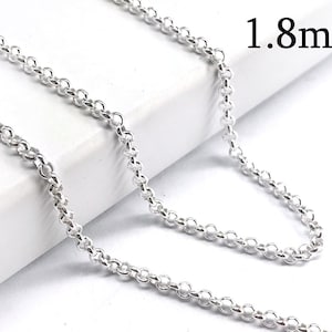 以下が含まれることがあります： 1.8mm幅のシルバーチェーンネックレス。チェーンは小さな丸いリンクで作られています。