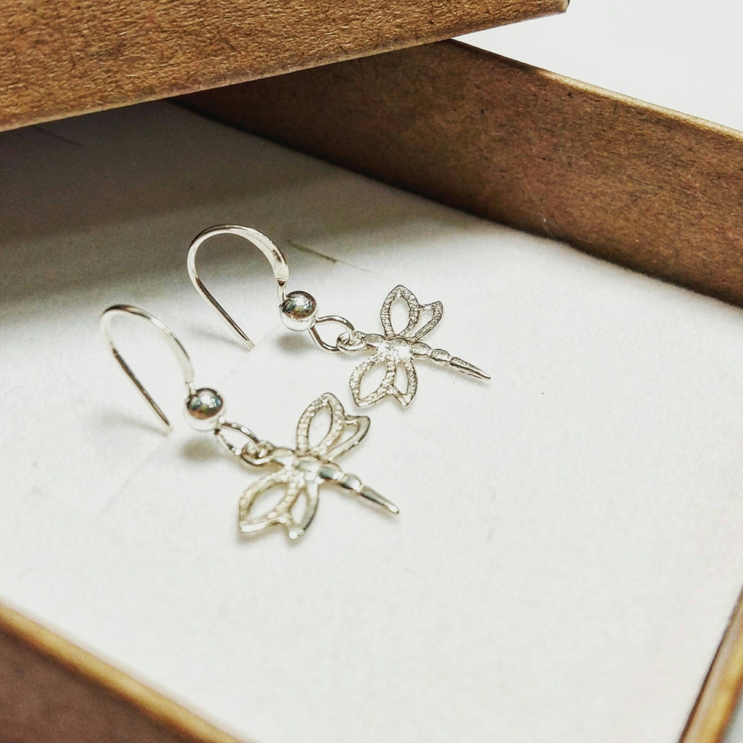 Anello da cocktail da donna in argento sterling 925 con design a libellula, anello da cocktail da donna con libellula in filigrana di pizzo realizzato artigianalmente - Italia