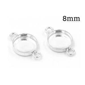 Puede incluir: Dos engastes redondos de 8 mm de color plateado con dos anillos de salto a cada lado.
