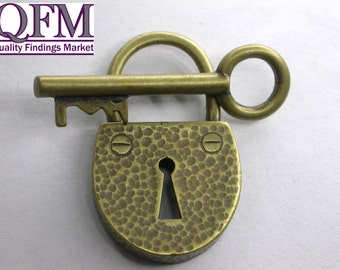 1 sets/pk Decorative Toggle Clasp in Brass, Size: Loop 31x19 mm Bar 34 mm Padlock shaped