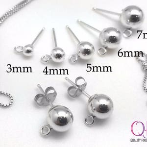 Può includere: Fissaggi per orecchini in argento di varie dimensioni, da 3 mm a 7 mm. I fissaggi sono mostrati su uno sfondo bianco.