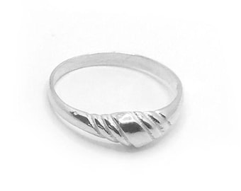 Anillo de plata de ley 925 con forma de croissant, talla 7 (EE. UU.), disponible en plata antigua o plata brillante.