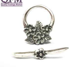 2 set Toggle Clasp in Brass circular with 3 small flowers and leaves, finish Antique Silver Plated, Size: 15.27 Bar 20.5 mm  - Toggle Clasp