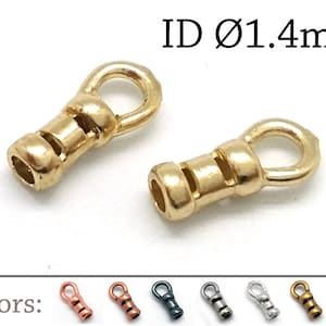 Peut inclure: Embouts métalliques dorés avec une boucle à une extrémité. Les embouts ont un diamètre intérieur de 1,4 mm. ID Ø1,4 mm. Couleurs : cuivre, noir, argent, or.