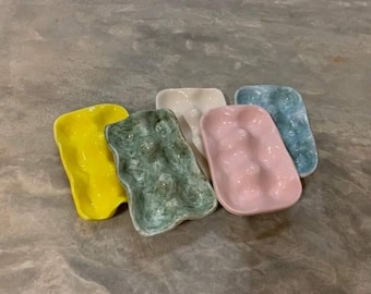 Ceramic storage rack for 6 eggs