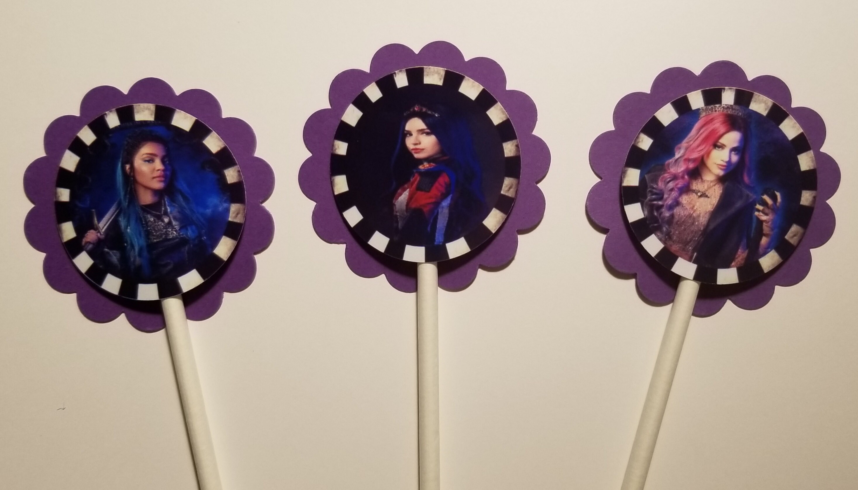 conjunto-de-12-disney-descendants-3-cupcake-toppers-etsy