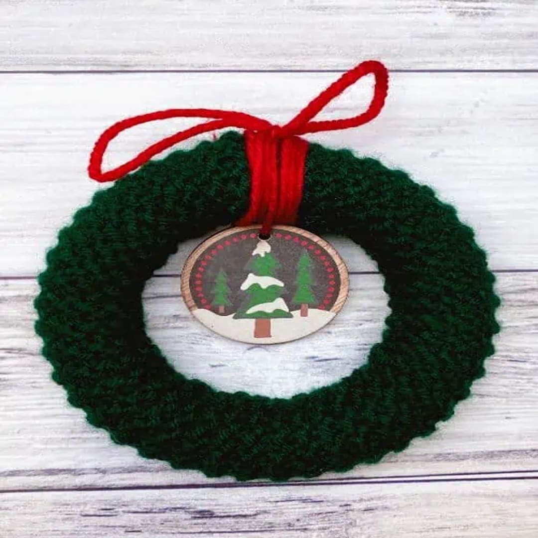 Knit Christmas Wreath Ornament, Christmas Home Decor, Mini Wreath, Christmas Wreath Pattern