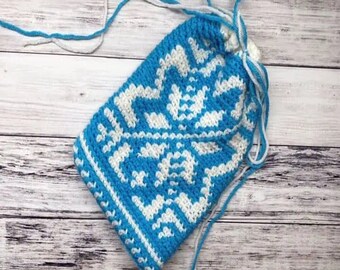 Snowflake Tapestry Crochet Gift Bag Pattern, Drawstring Gift Bag, Reusable Gift Bag, Holiday Goody Bag, Crochet Drawstring Bag, Handmade Bag