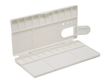 STUDIO 22 Plastic Folding Painting Palette with 25 Wells & Thumb Hole