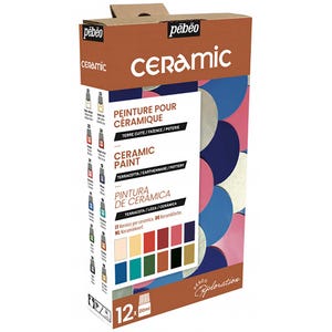 Op de afbeelding: Een doos Pebeo Ceramic Paint met 12 flesjes van 20ml. De bruin-witte doos toont het woord "Ceramic" in grote letters, samen met productinformatie in het Engels, Frans en Spaans.