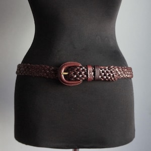 Cintura in pelle marrone con intreccio a traliccio, fibbia rivestita in pelle, taglia piccola, accessori moda vintage da donna