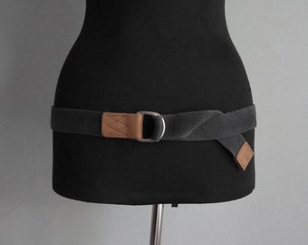Cinturón preppy de cincha gris petróleo, punta de cuero marrón, hebillas plateadas, talla grande, accesorios vintage.