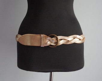 Cinturón trenzado de cuero grueso dorado, talla mediana, cinturón trenzado de cintura baja/caderas, hebilla redonda de latón, accesorios vintage