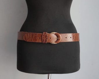 Vintage crocodile embossed brown leather belt, golden oval buckle, medium size