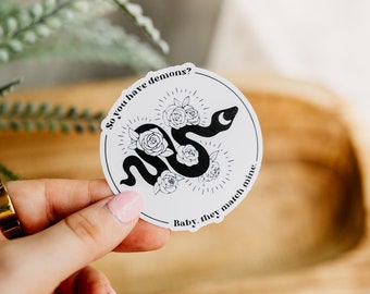 Dina demoner matchar min "Huggormarnas den" vinylklistermärke | Kindle-klistermärke | Presenter till henne | Mörk romantik | Kindle-tillbehör | Vinylklistermärke
