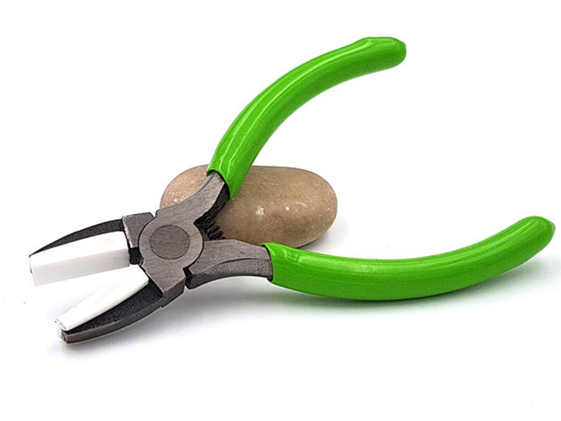 Short ends protected green flat clip