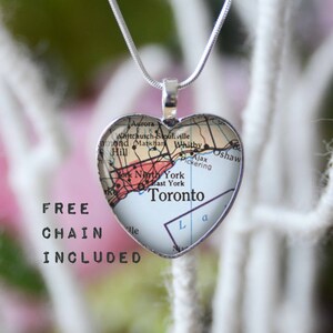 Toronto Canada coeur forme carte vintage collier. Pendentif de localisation de cadeau. Chaîne correspondant gratuit est inclus.