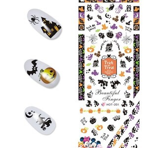 Puede incluir: Pegatinas de arte de u&ntilde;as de Halloween con Mickey Mouse, calabazas, murci&eacute;lagos, fantasmas y otras im&aacute;genes de Halloween. Las pegatinas est&aacute;n sobre un fondo blanco con bordes negros. El texto "Trick or Treat" aparece en la hoja.