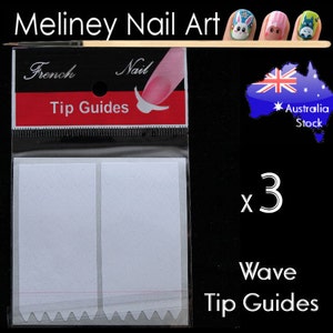 Puede incluir: Un paquete de tres gu&iacute;as de punta de onda blancas para manicuras francesas. El paquete est&aacute; etiquetado como "French Nail Tip Guides" y tiene un dise&ntilde;o rojo y blanco. El paquete tambi&eacute;n incluye una pegatina con el texto "Australia Stock".