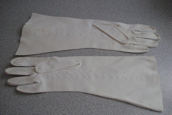 VINTAGE Embroidered BRIDAL GLOVES / Mid Arm, Stre… - image 2