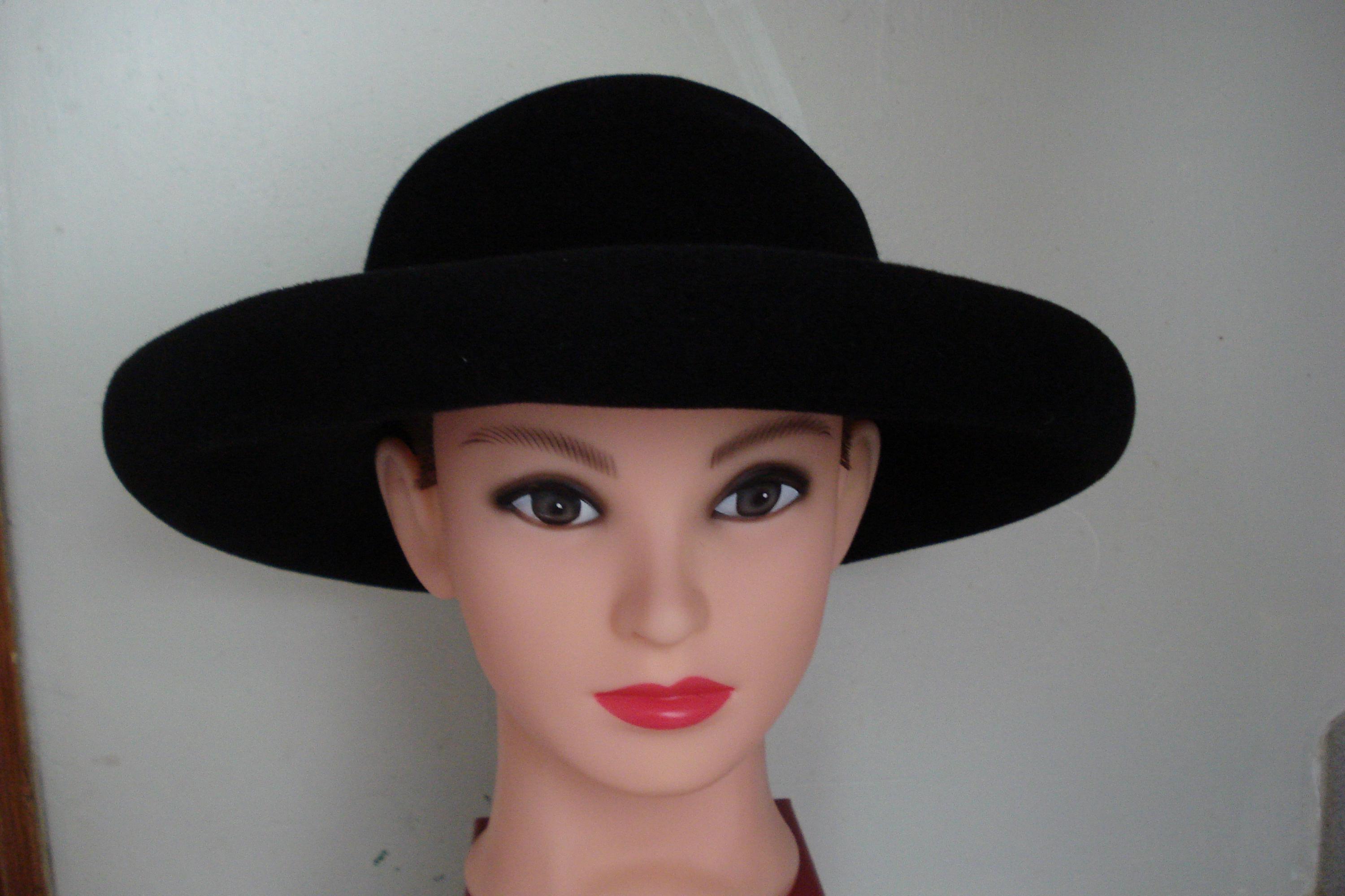 Eric Javits NOS Red Felt Cloche Hat | 1999 | Includes Sunglasses Pictured Chain Cloche Hat I Cloche with Gold Chain | Eric Javits main image 4