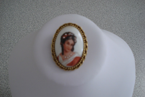 VINTAGE GOLDETTE LIMOGES Portrait Brooch / Made France Limoges Porcelain / Hand Painted / Signed.