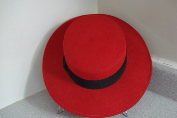 VINTAGE BETMAR Style Fedora HAT / Lipstick Red Col