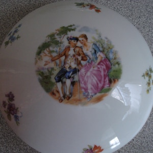 VINTAGE BERKSHIRE Jewelry BOX / Large Size Hand Painted Porcelain Fragonard Love Scene & Floral Motif BonBoniere.
