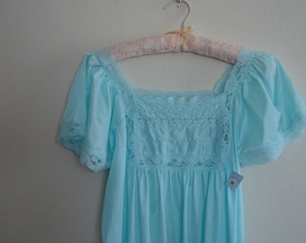 VINTAGE DANNI NIGHTGOWN / Never Worn Aqua Blue Embroidered Lace Lady's Nightgown / Full Length / Size M