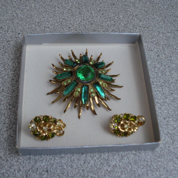 VINTAGE JEWELRY SET / Modernist Atomic Green Austrian (?) Crystal Brooch & Lisner  Green Clip Earrings Signed