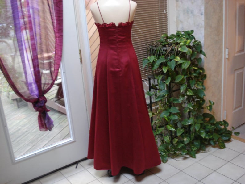 VINTAGE CACHE Evening GOWN / Wedding Gown / Formal Event Gown / Ruby, Garnet, Deep Red Color Gown. Lined. Size 2. image 2