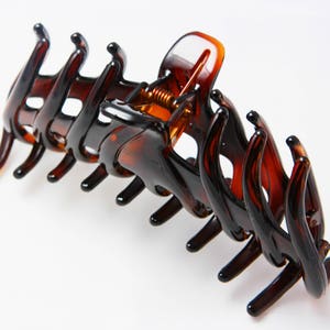 French Hypoallergenic Hair Claw Made of High Quality Hypoallergenic Celluloid Acetate With interlocking Teeth Exposed Jaw Clip U6-U9