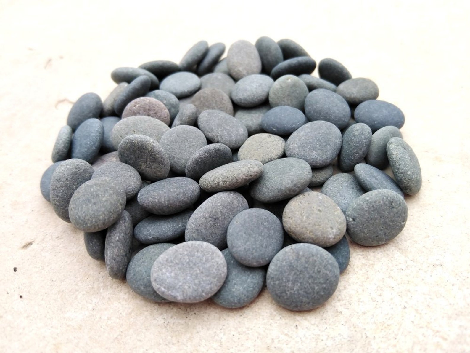 80 Tiny Pebbles Very Small Stones Really Small Pebbles Etsy