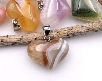 Colgante de cuarzo fantasma brasileño natural con forma de corazón