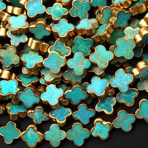 Cuentas de trébol de cuatro hojas de 10 mm, 12 mm y 14 mm con borde de cobre dorado y turquesa azul verdosa natural genuina. Elija entre 5 piezas, 10 piezas o una tira completa de 16 pulgadas.