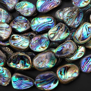 Grandes cuentas de pepitas de abulón natural de forma irregular, iridiscentes con destellos azules, verdes y morados, hebra de 39,4 cm (15,5").