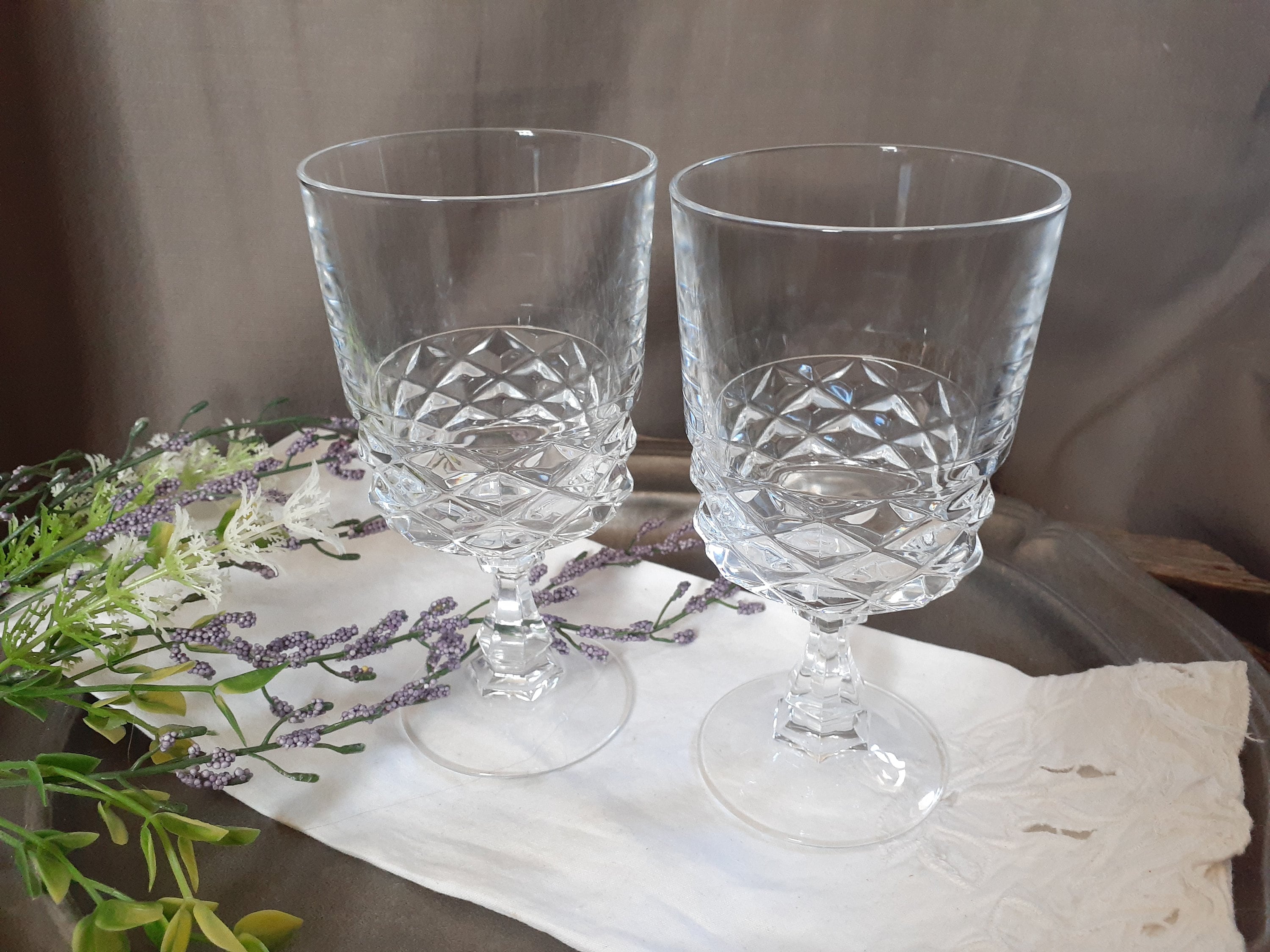 5 oz wine glass Clear Plastic Wine Glasses 2 Piece 5.5 oz 40 Count