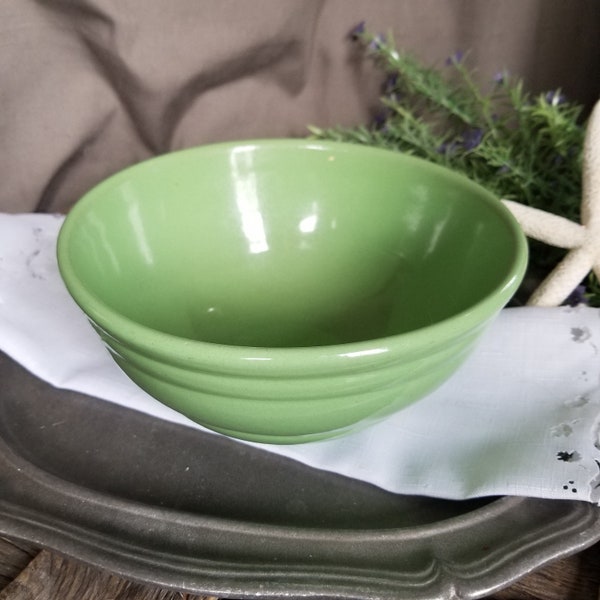 Vintage Green Beehive 8" Mixing Bowl - Jade Spring Green Vintage Pottery Mixing Bowl, Country Kitchen Cottage Farmhouse