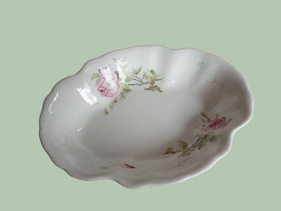 Antique Bowl / Homer Laughlin 'the Angelus' Shape 8